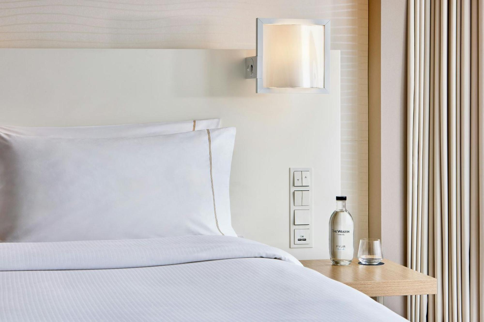 The Westin Hamburg Elbphilharmonie Hotell Eksteriør bilde A wall-mounted light