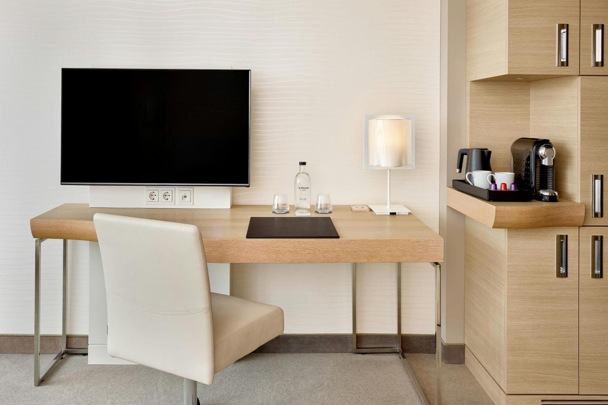 The Westin Hamburg Elbphilharmonie Hotell Eksteriør bilde A Nespresso machine in a hotel room
